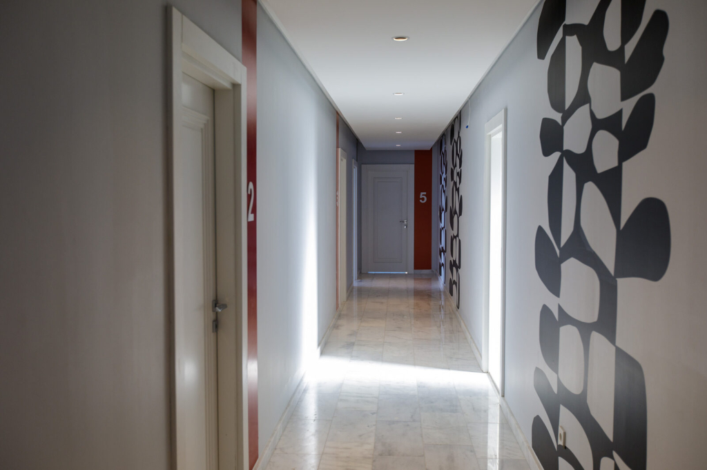 Corredor de acesso aos quartos das CoWork Lab Suites