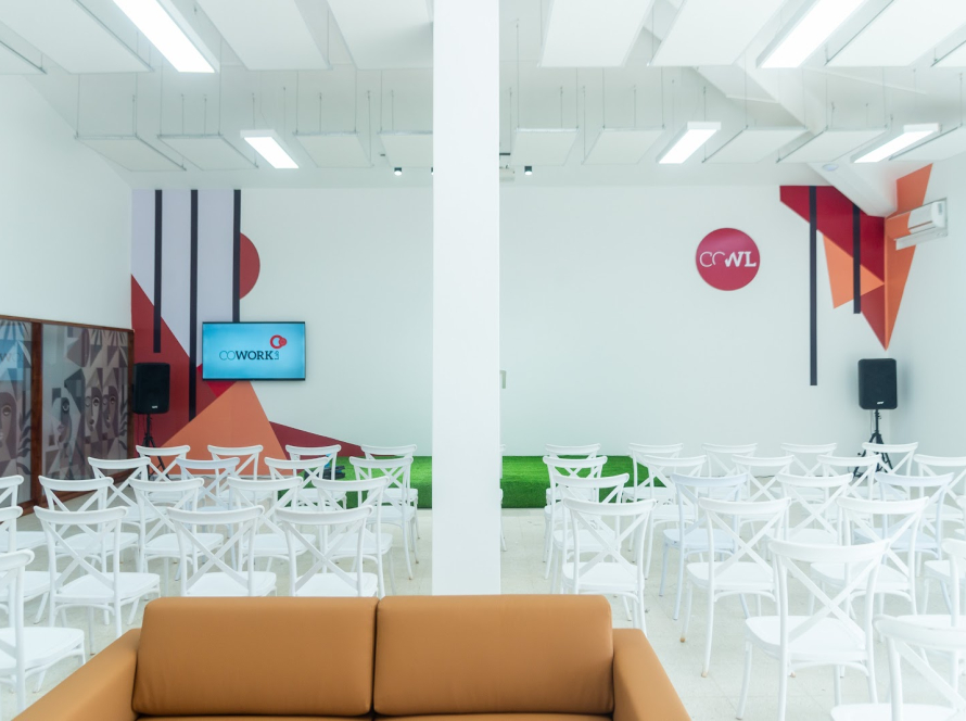 Sala de conferências do CoWork Lab 4, em Sommerschield, Maputo