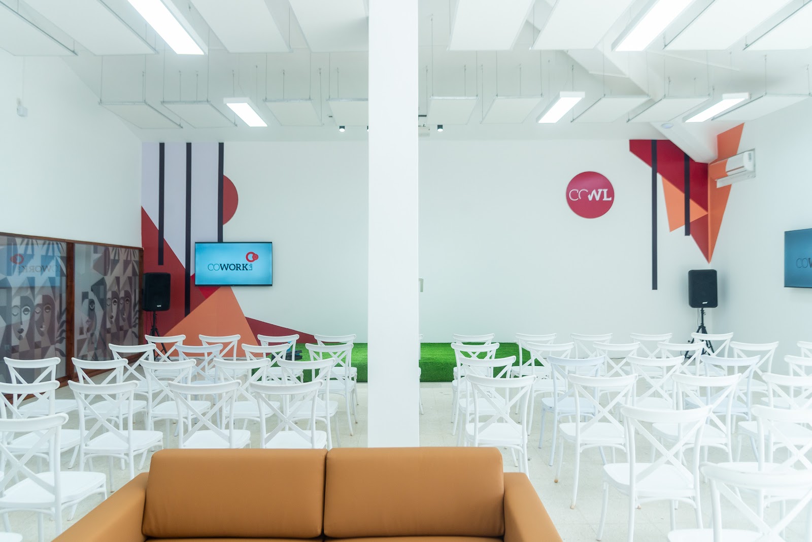 Sala de conferências do CoWork Lab 4, em Sommerschield, Maputo