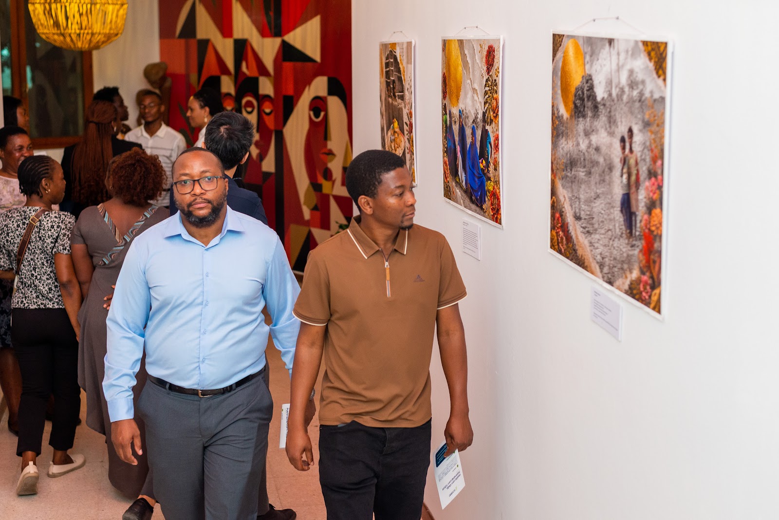 Convidados na exposição fotográfica Kintsugi, de Patrícia Costa, no CoWork Lab 4